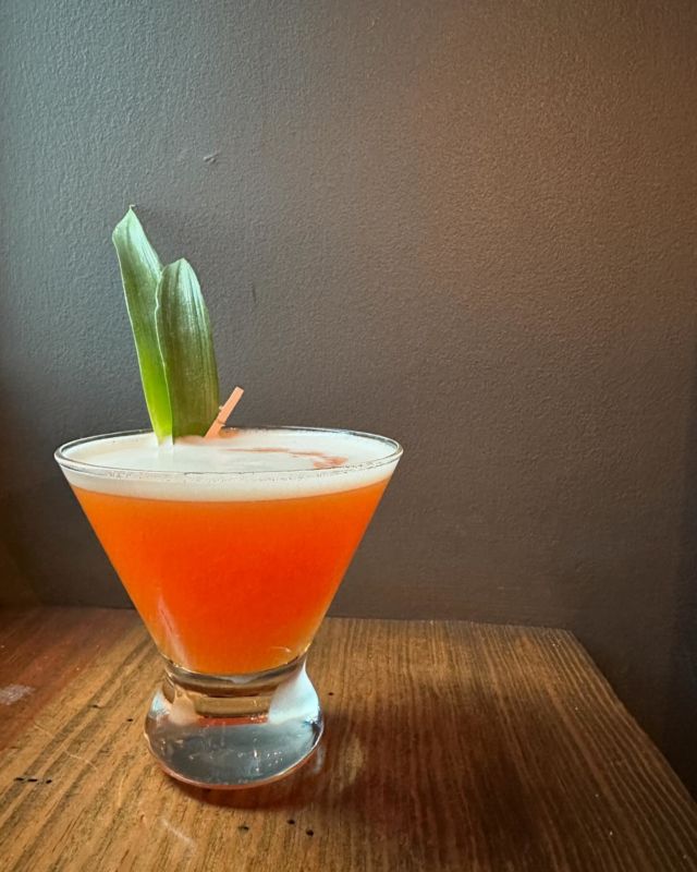 Pájaro del Sol.
Overproof bourbon, Bahnez mezcal, Campari, fresh lime juice, fresh pineapple juice,home made gold fassionola.Our take on the classic, jungle bird. This one is fun and exquisite.